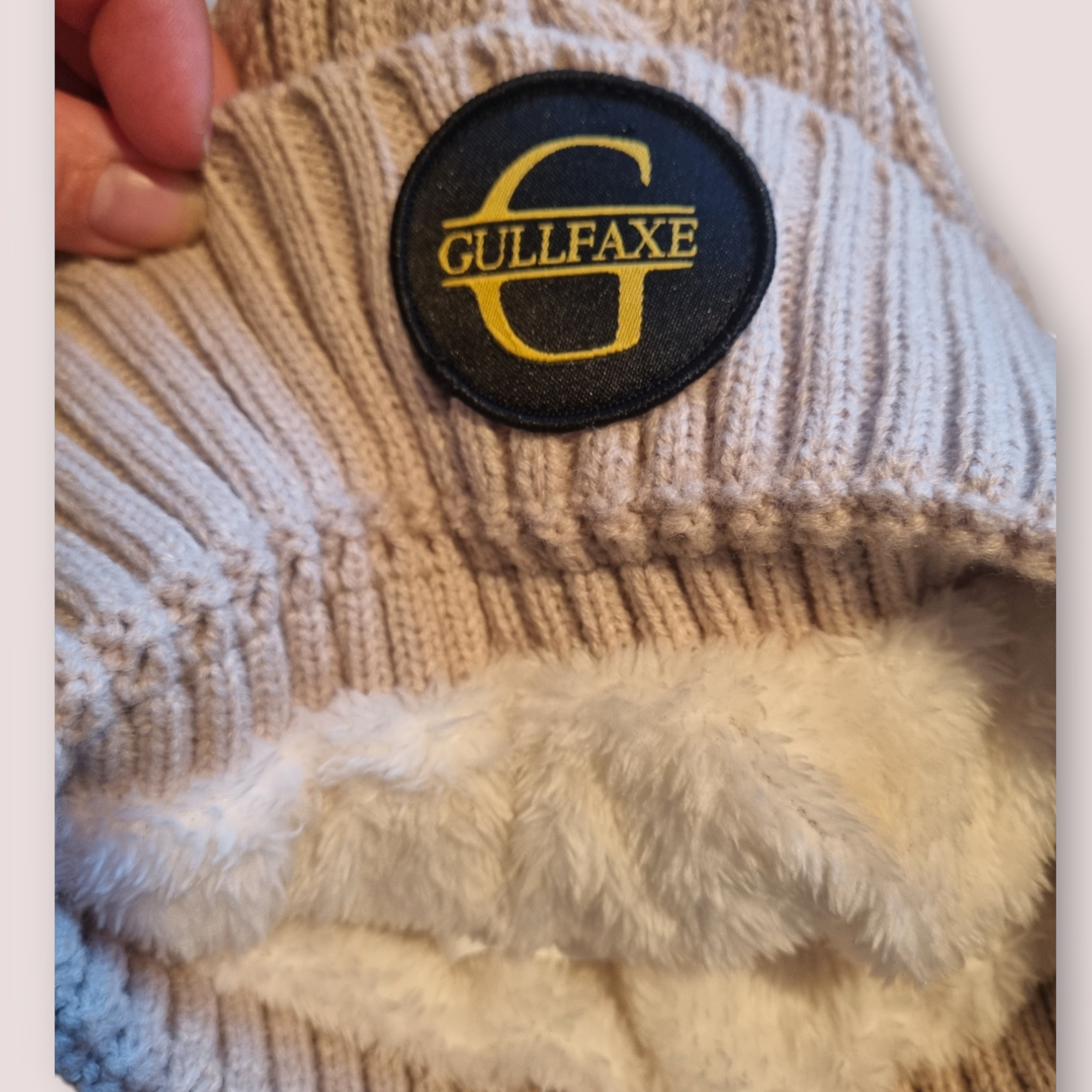 Knitted pompom hat - 8