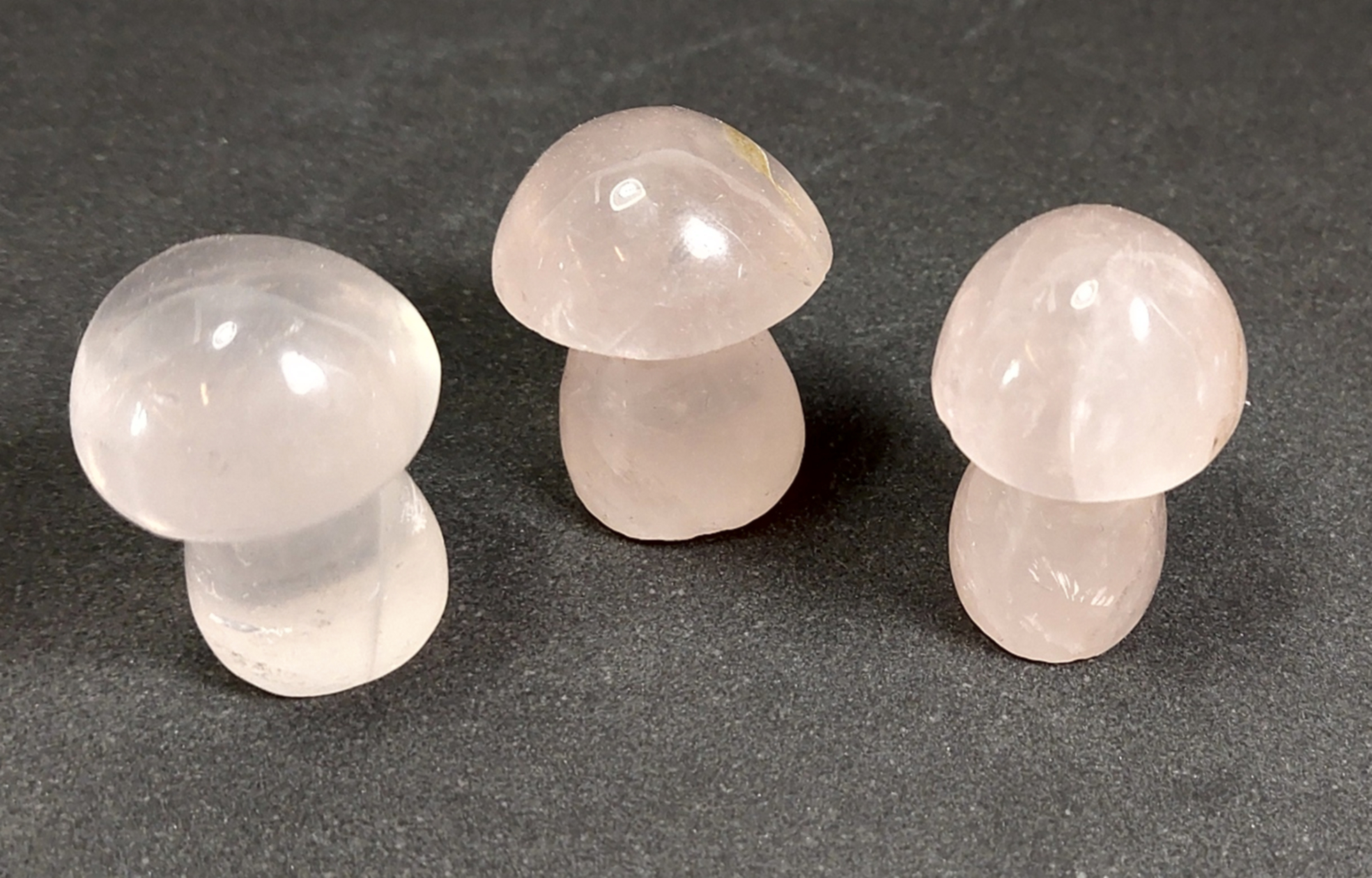 Små Svampar  i olika halvädelstenar - ca. 4cm - 6