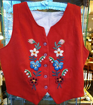 Vest wool hand embroidered size M