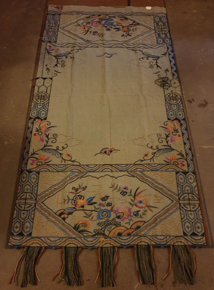 Bordsduk broderad 1920-tal inte färdigbroderad