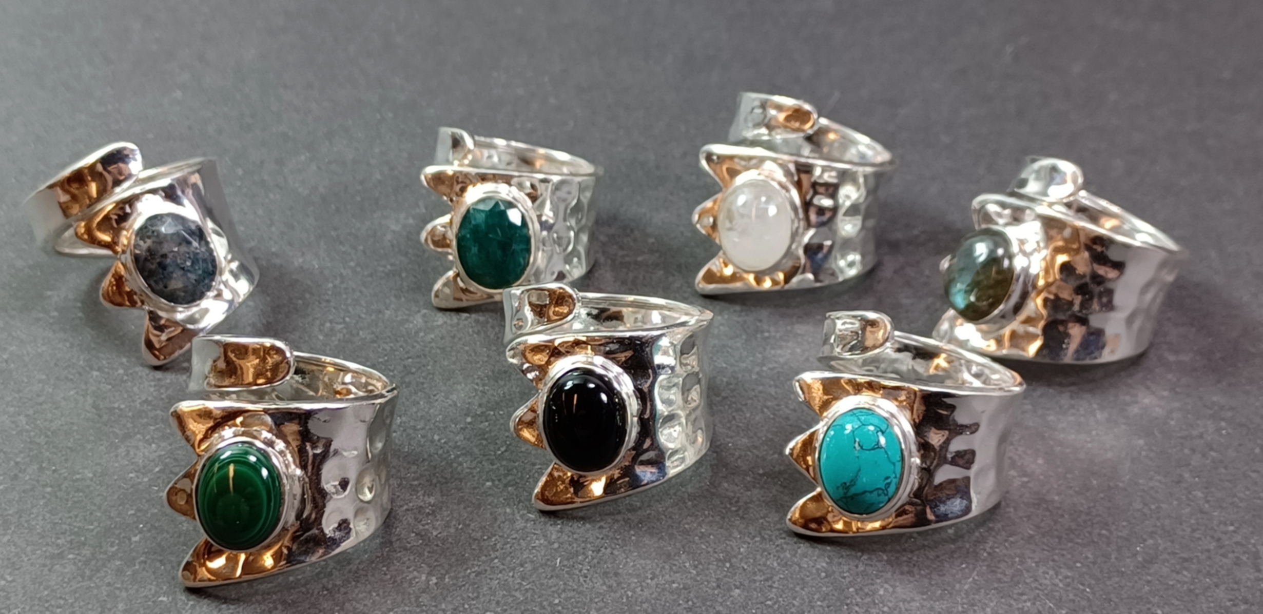 Ställbar Silverring med oval Sten Cabochon.