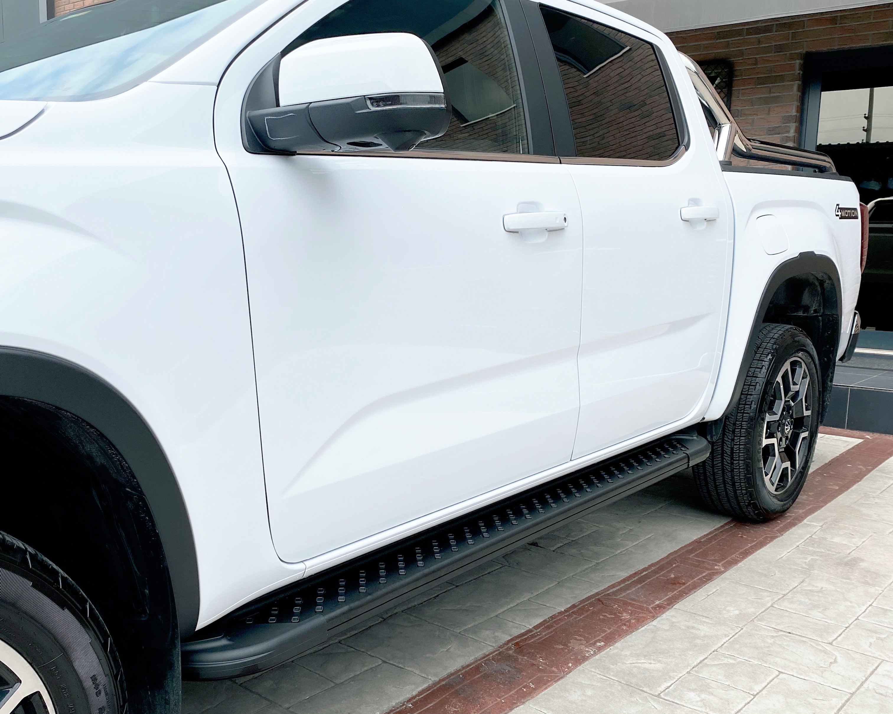 SIDESTEPS BLACK ANTI-SLIP - VW Amarok 2023-