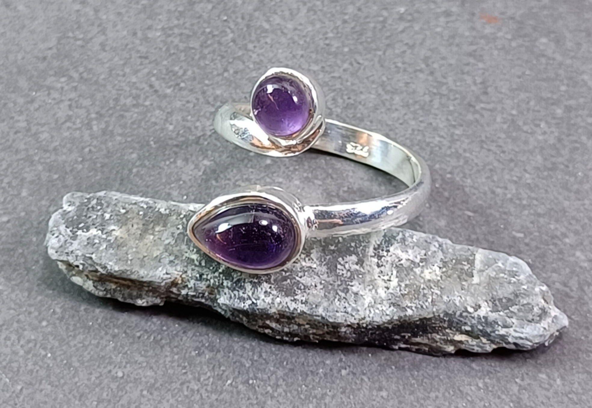Ställbar Silverring med Rund och Droppformad Sten Cabochon. - 7