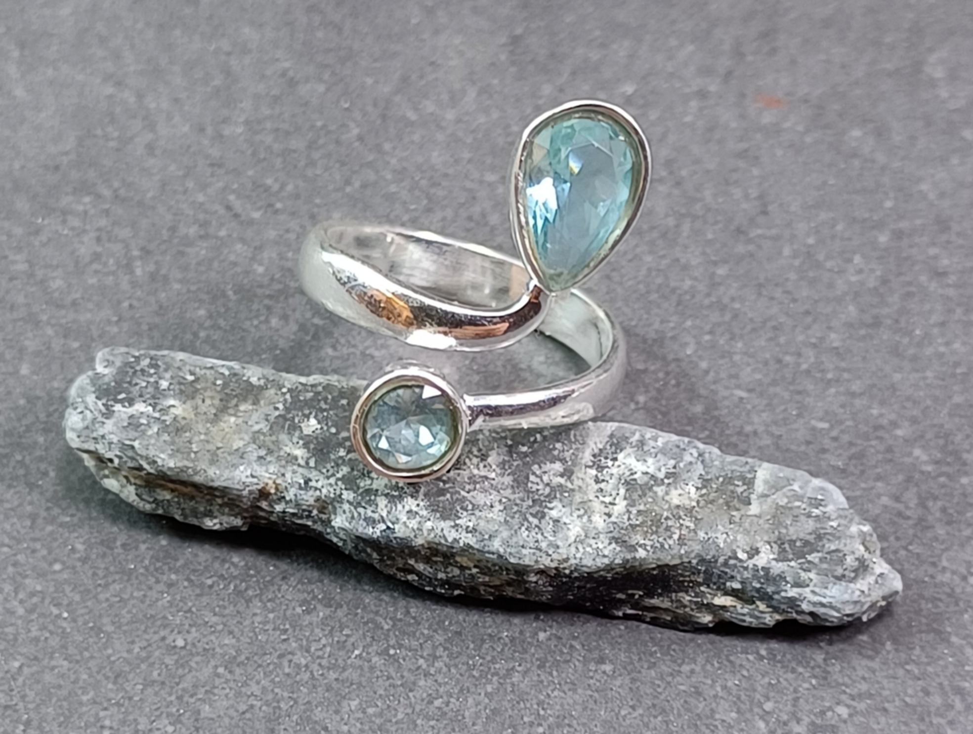 Ställbar Silverring med Rund och Droppformad Sten Cabochon. - 8