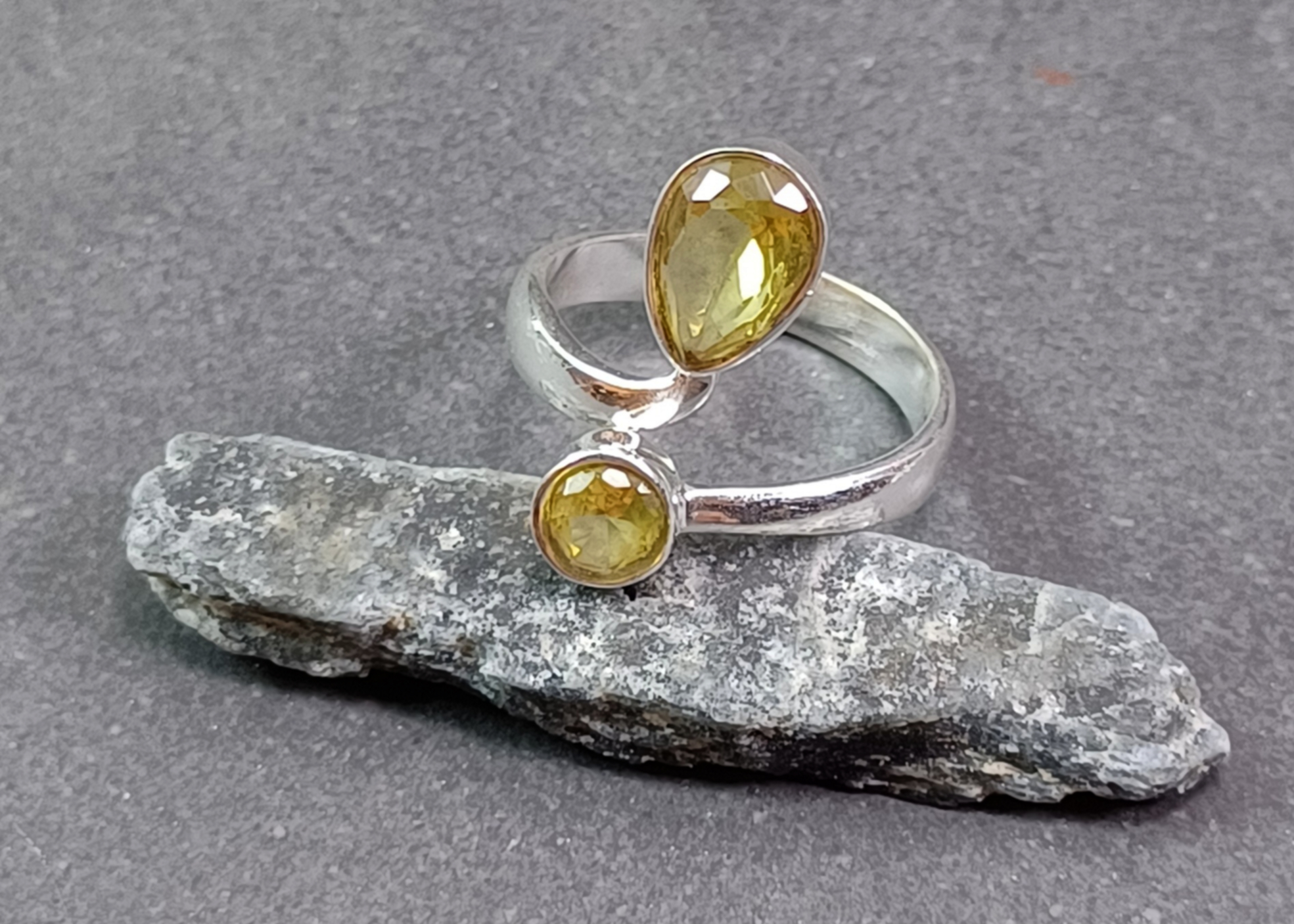 Ställbar Silverring med Rund och Droppformad Sten Cabochon. - 9