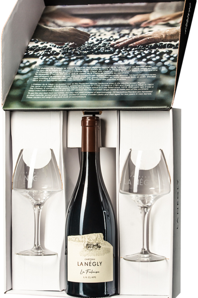 Falaise och två graverade glas