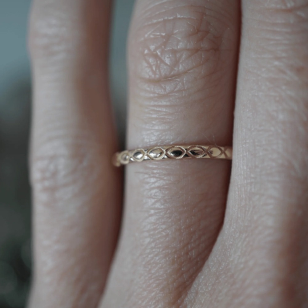 Linked love ring hot sale pandora gold