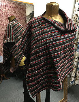 Poncho Randig Ull