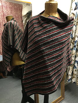 Poncho Randig Ull