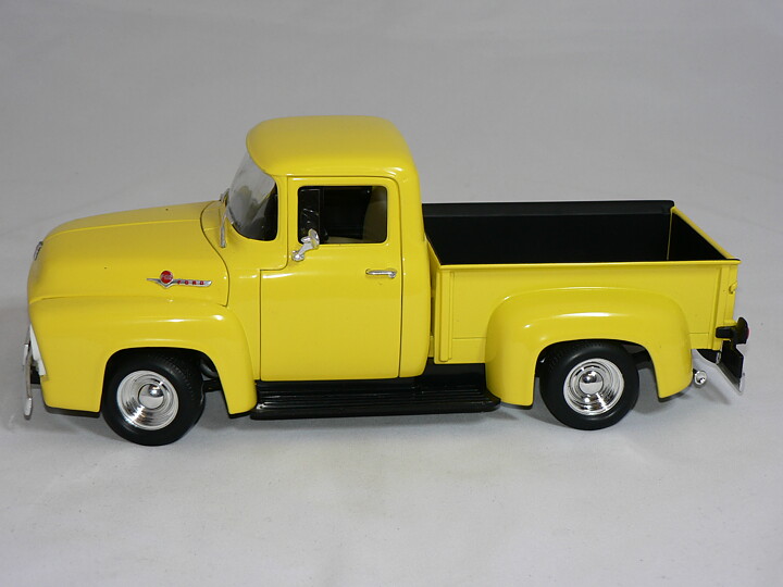 Ford Pickup  1956  1:18 Ertl  American Graffiti