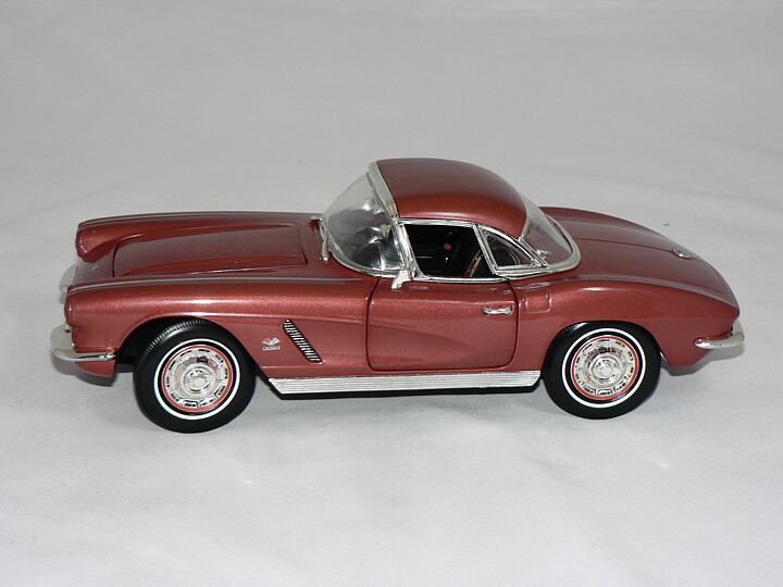 Chevrolet Corvette  1962  1:18  Ertl   American Graffiti