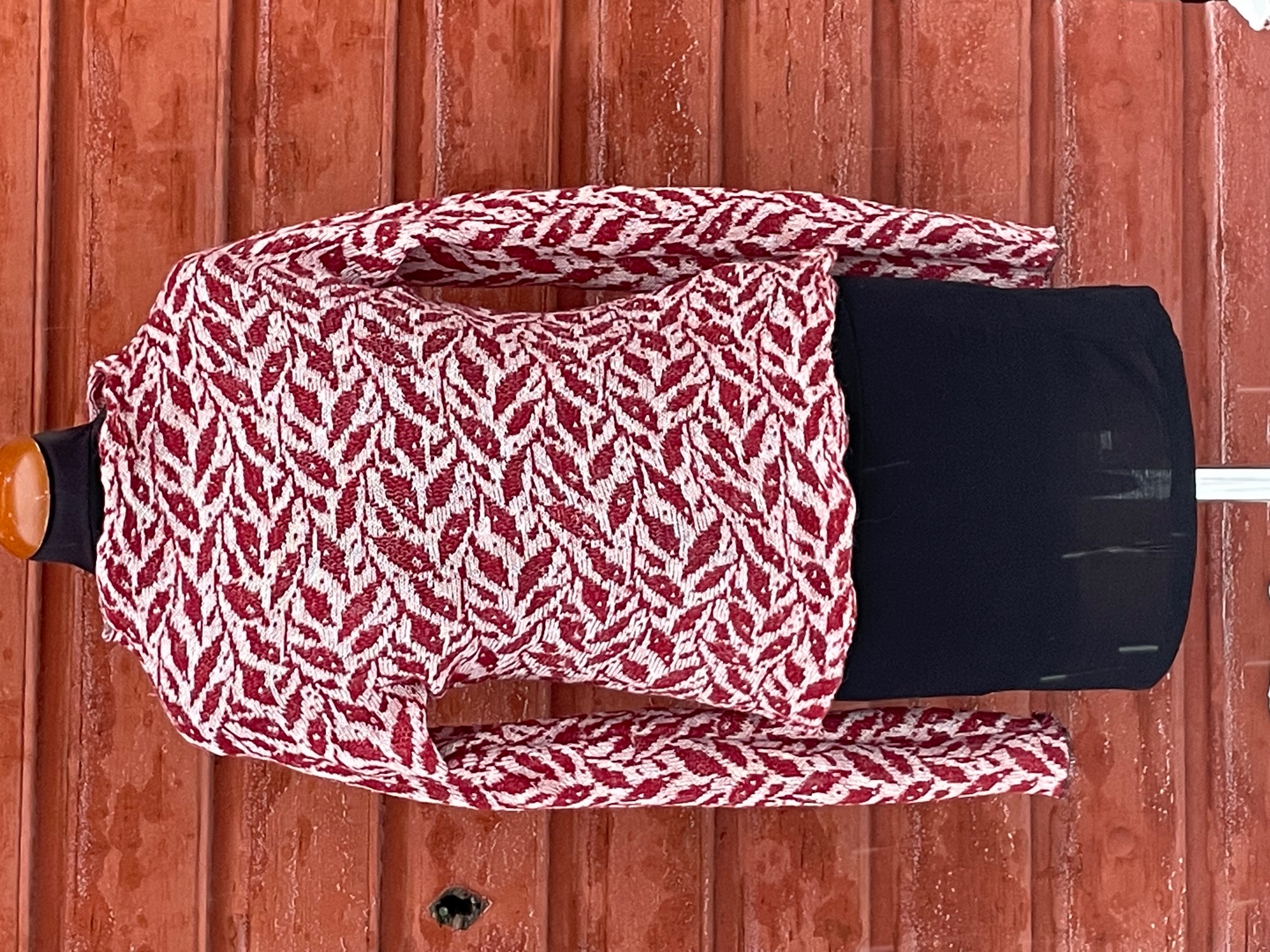 Blad på tvärs, kort tröja, röd/vit