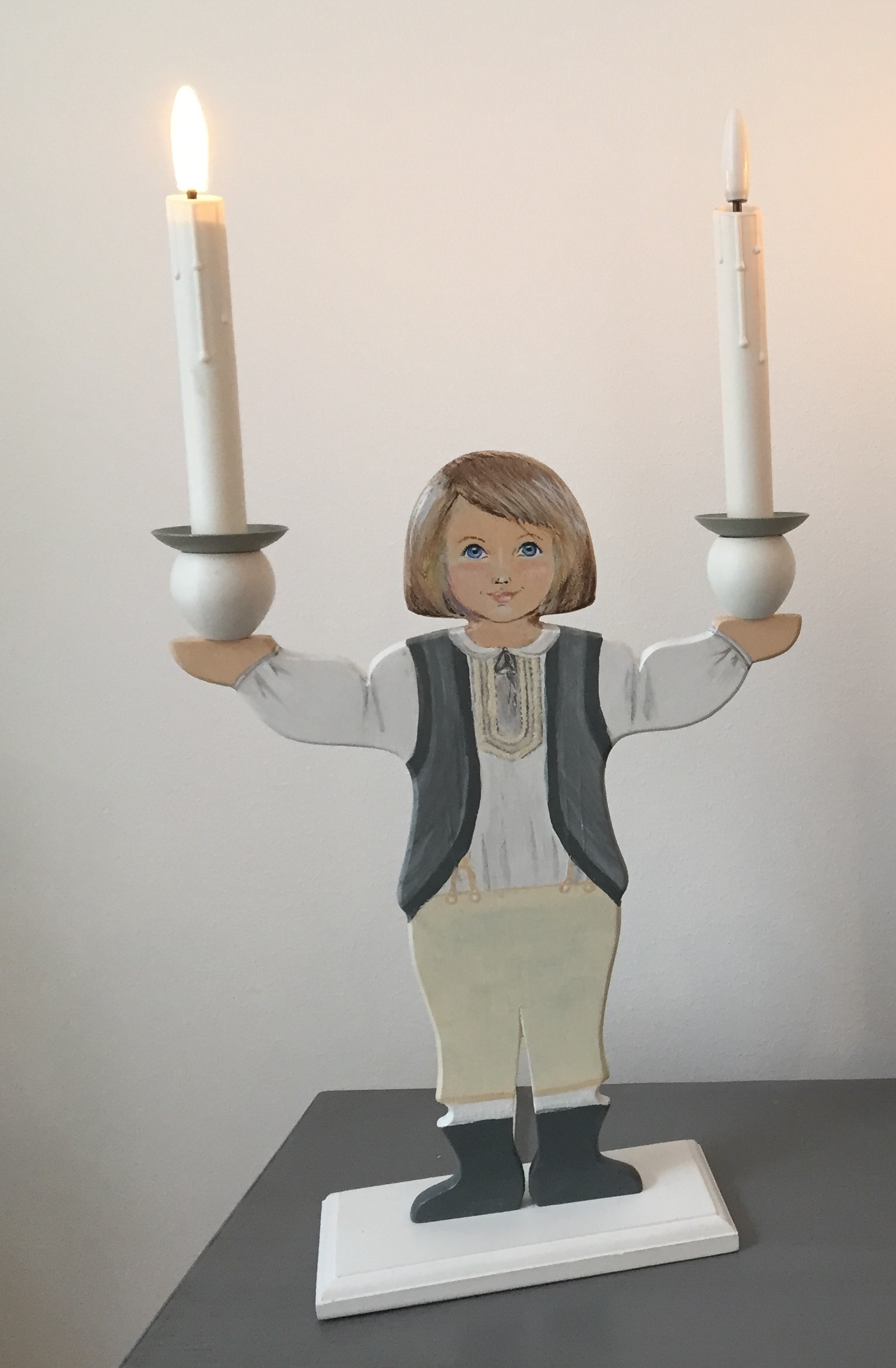 Svensktillverkade och handmålade ljusdockor