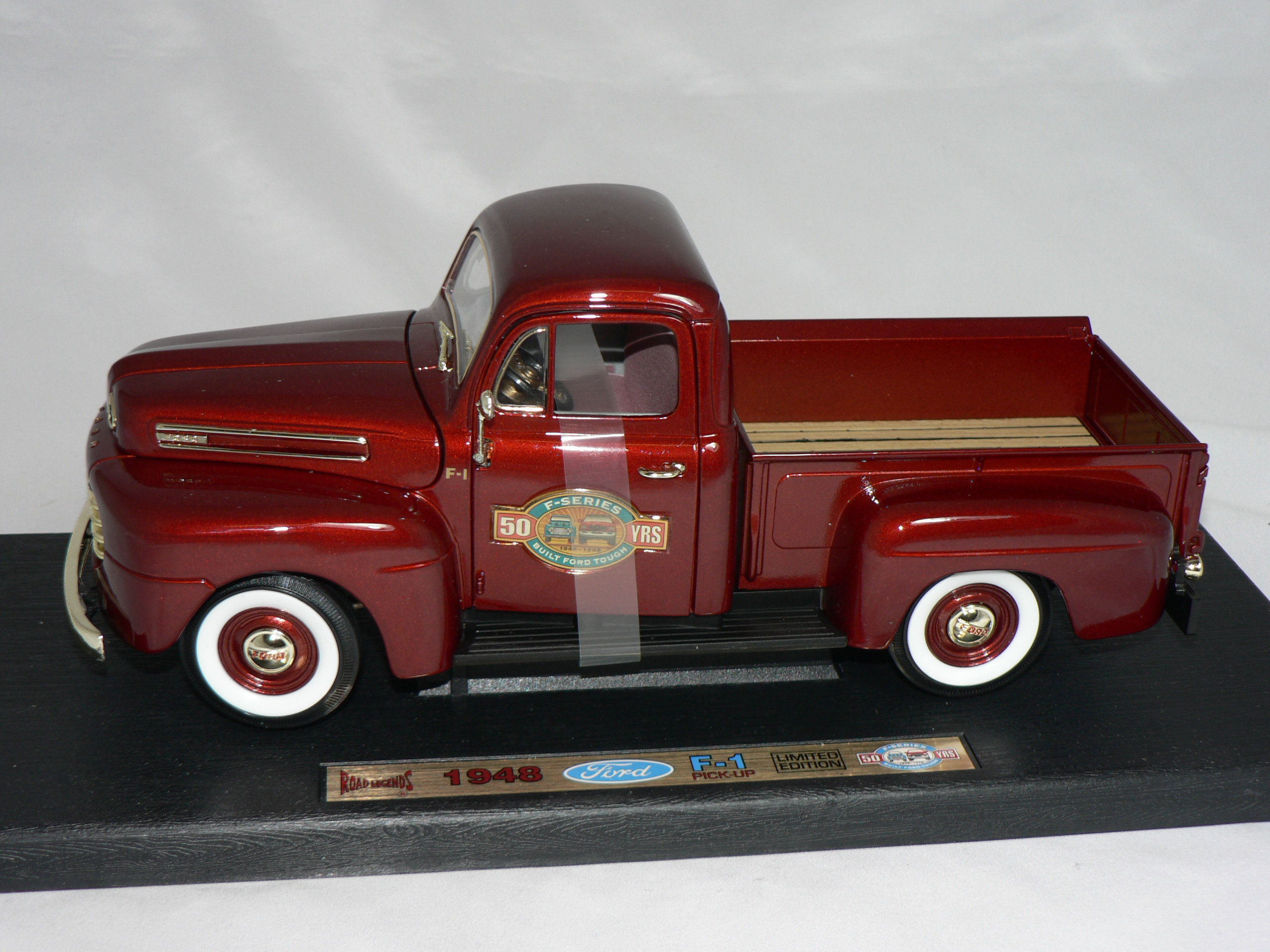 Ford F-1 Pick Up  1948    1:18  Road Legends  Limited Edition - 5