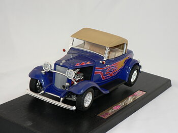 Ford Street Rod  1932  1:18   Road Legends