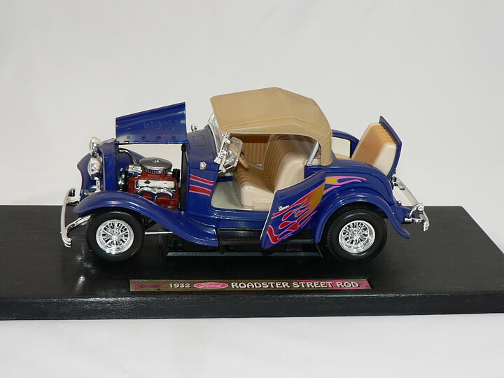 Ford Street Rod  1932  1:18   Road Legends