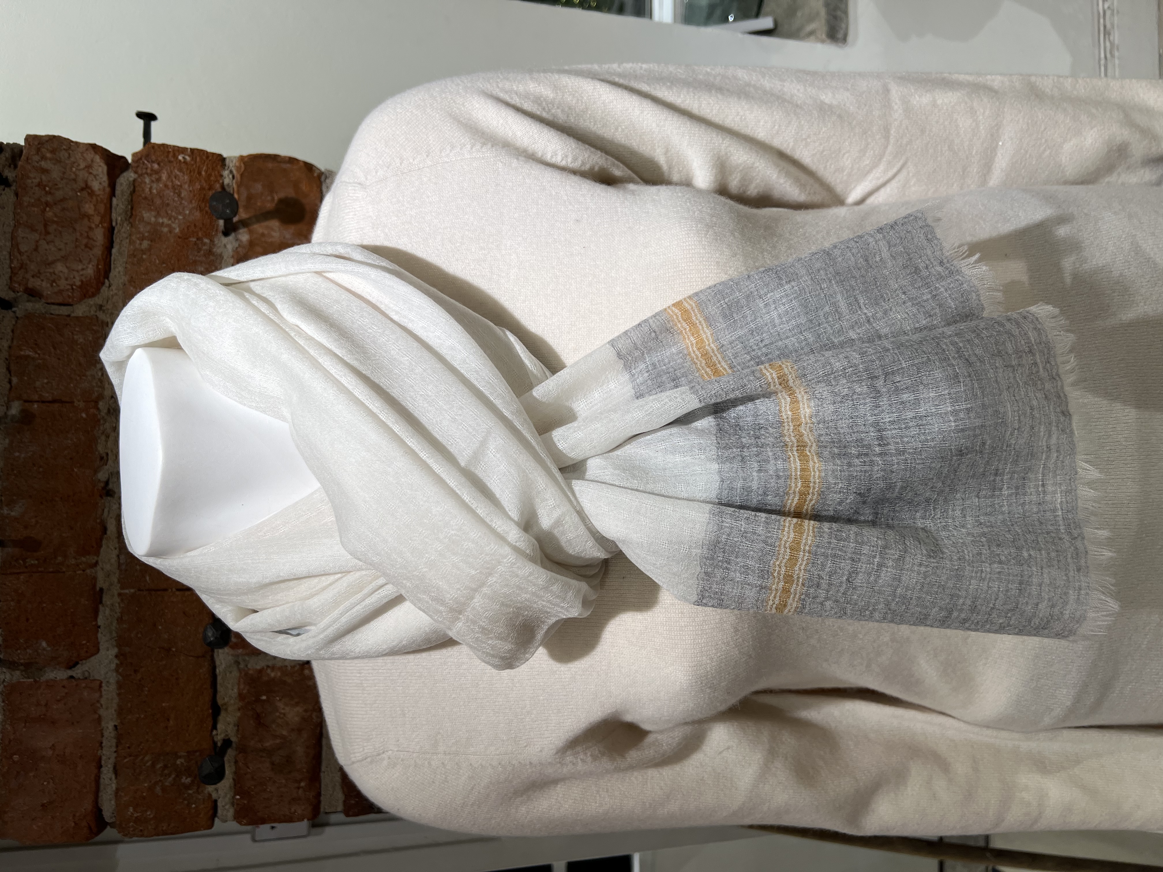 Gran Sasso - Babycashmere Benvit och grå