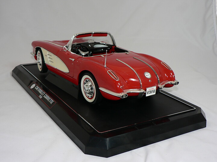 Chevrolet Corvette  -1958  1:12  Solido