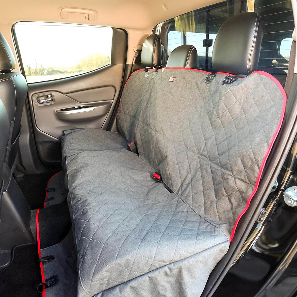 Kong travel 2-in-1 bench seat protects the car from water dog hair and mud