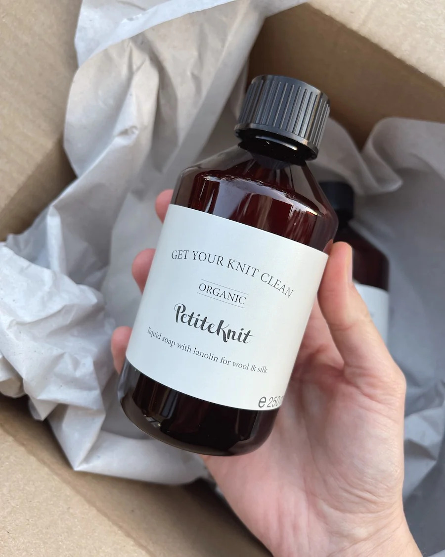 GET YOUR KNIT CLEAN WITH HELP FROM PETITEKNIT" - ORGANIC SOAP 250 ML