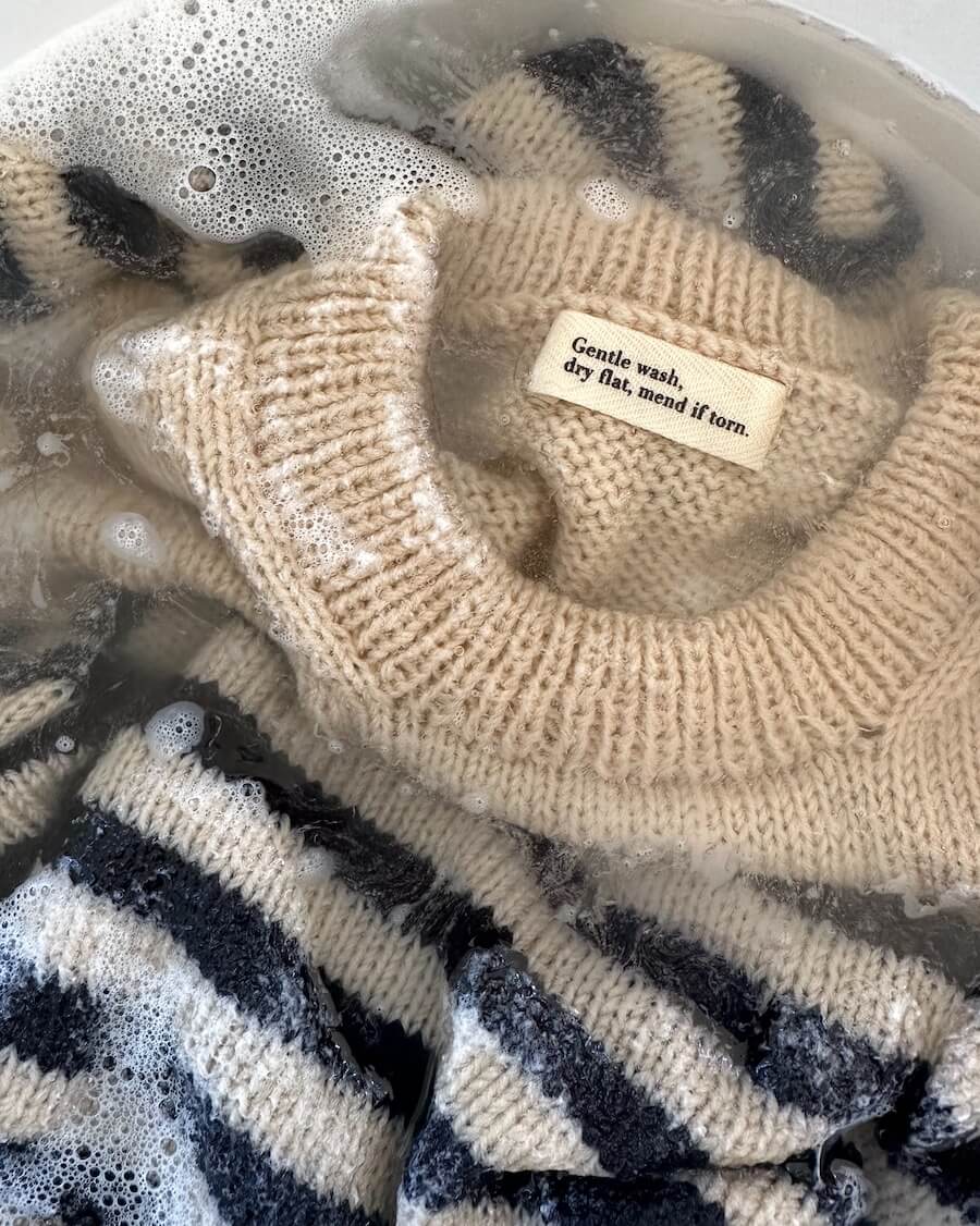 GET YOUR KNIT CLEAN WITH HELP FROM PETITEKNIT" - ORGANIC SOAP 250 ML - 4