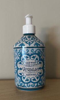 Saponi Handtvål Versilia 500 ml – Lyxig tvål med persika, jasmin & vanilj