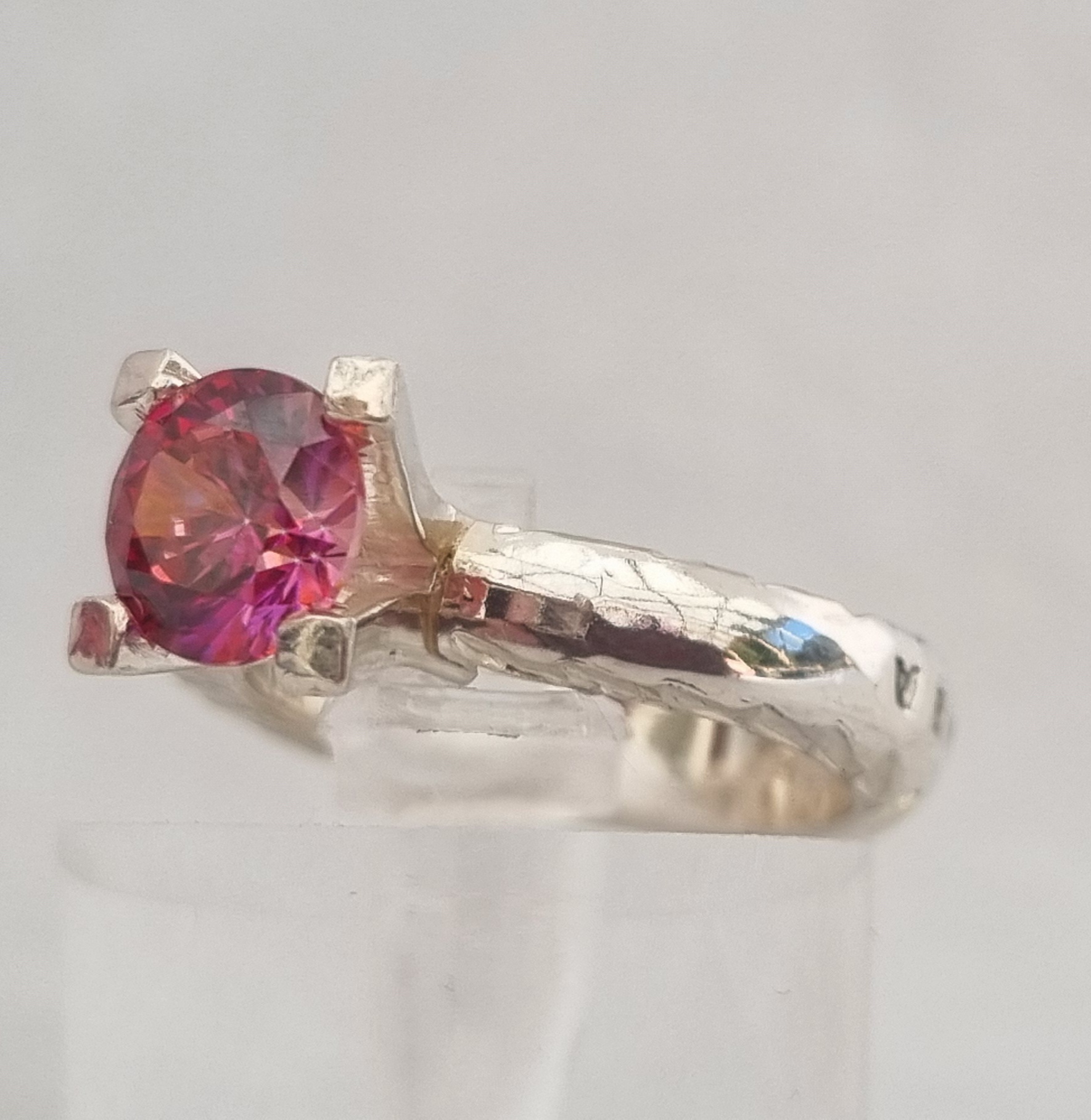 AMOR VINCIT OMNIA röd stl 19 - 6
