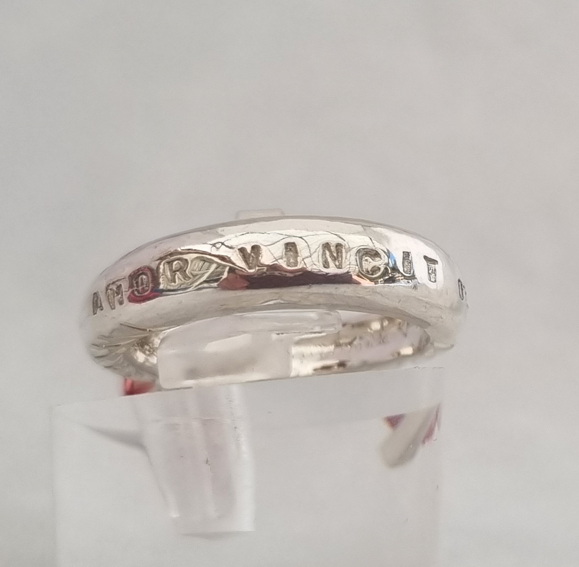 AMOR VINCIT OMNIA röd stl 19 - 12