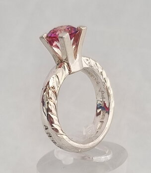 AMOR VINCIT OMNIA röd stl 19