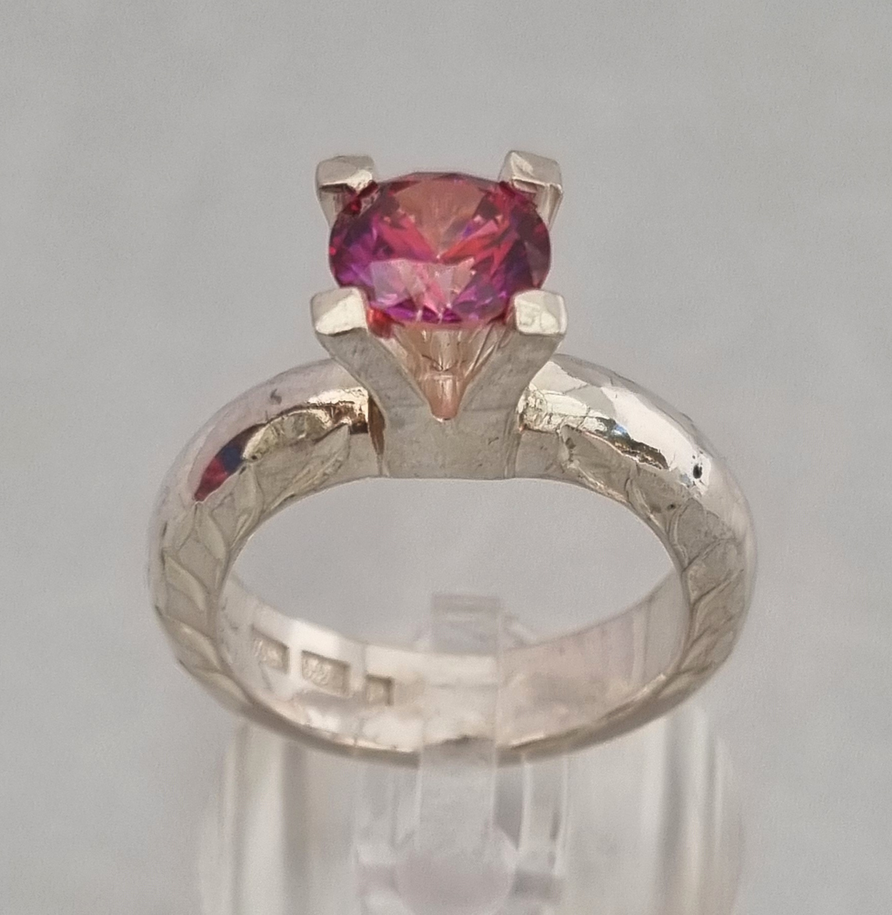 AMOR VINCIT OMNIA röd stl 19 - 5