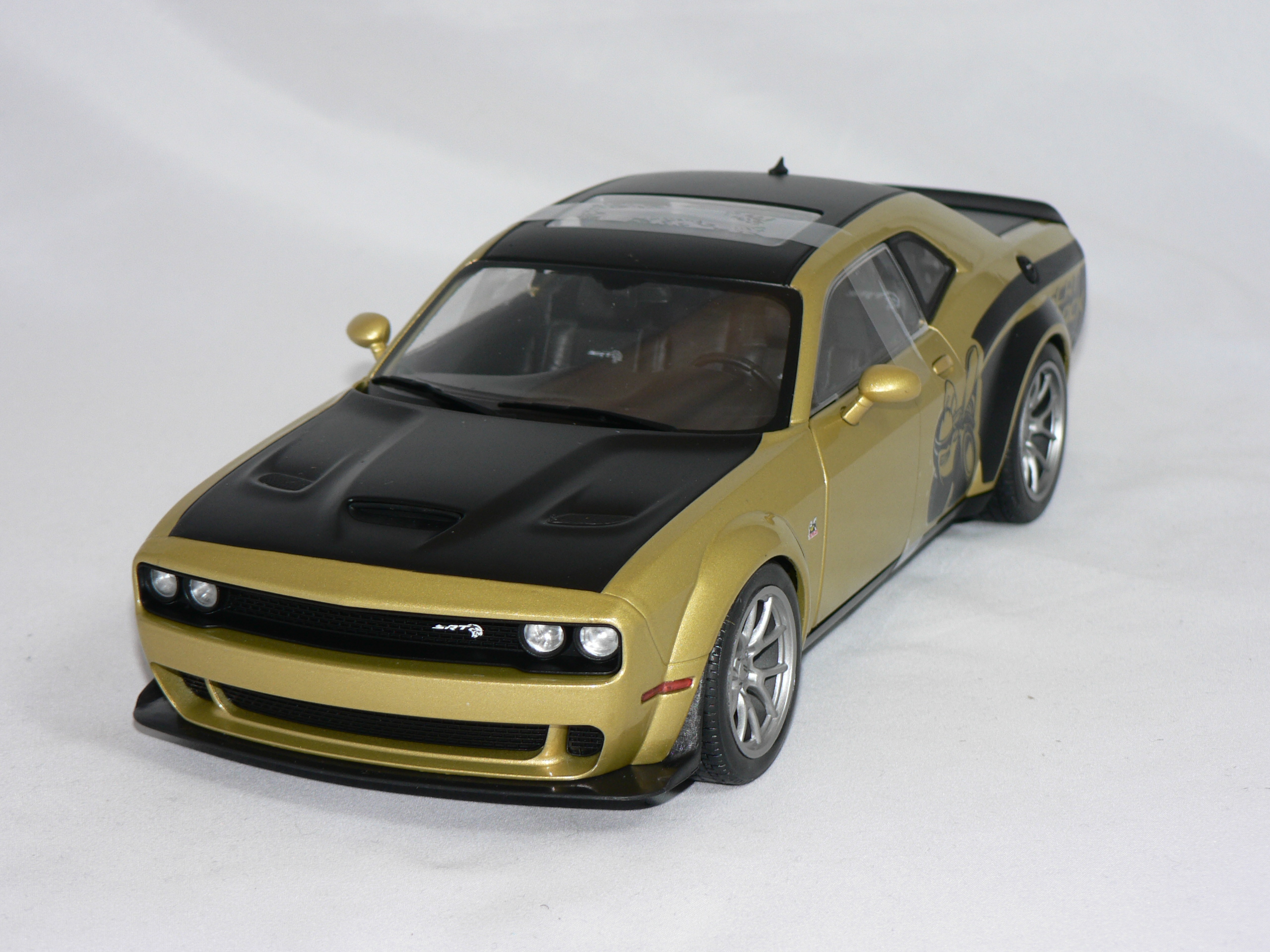 Dodge Challanger  R/T 2020  Scat Pack Widebody 2019   1:18  Solido