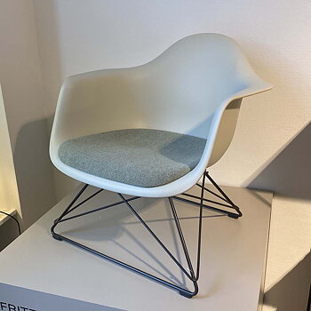 Eames Plastic Armchair LAR Lounge Fåtölj - Designfynd/Skyltex* - Vitra
