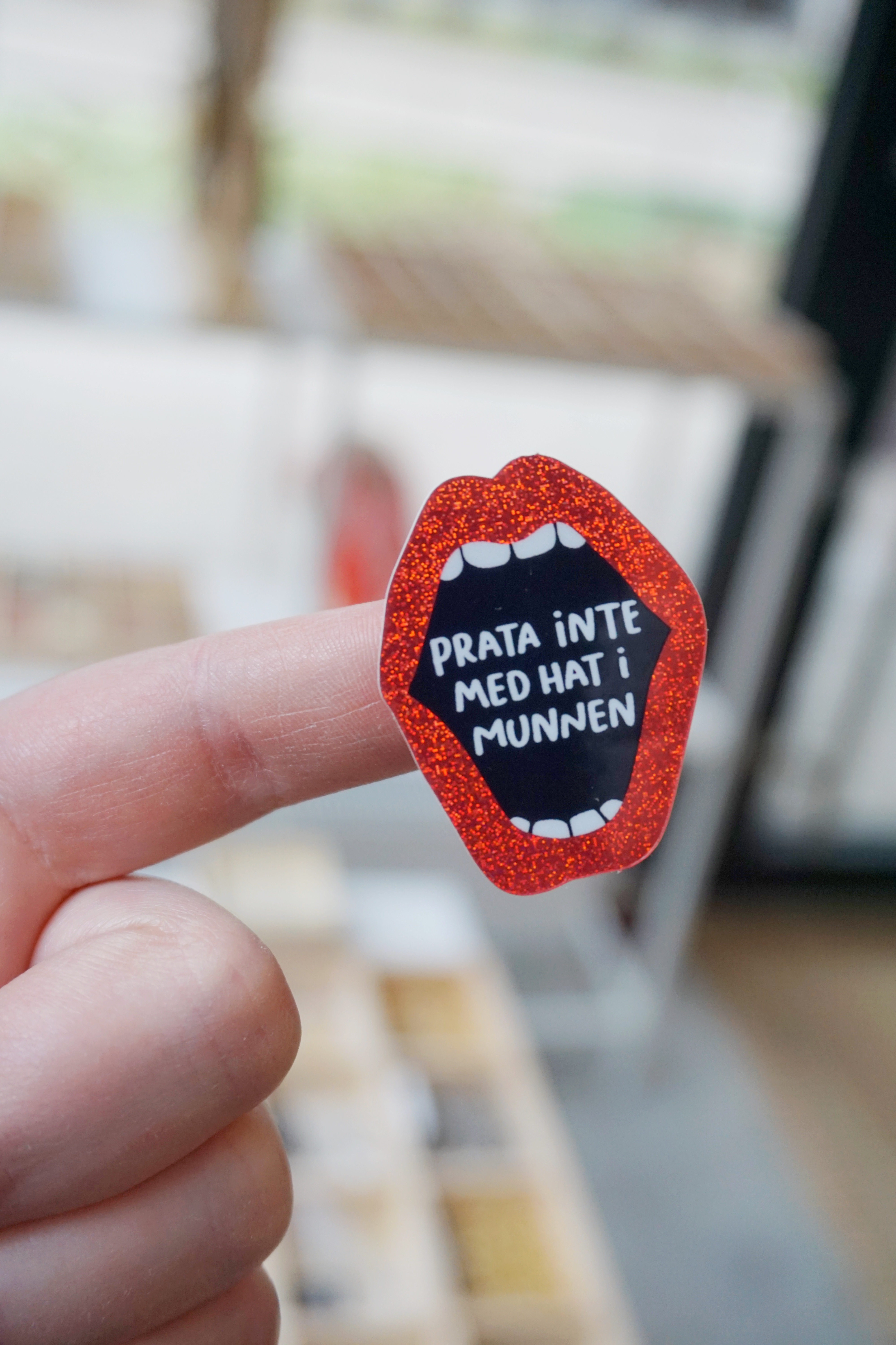 Prata inte med hat i munnen klistermärke