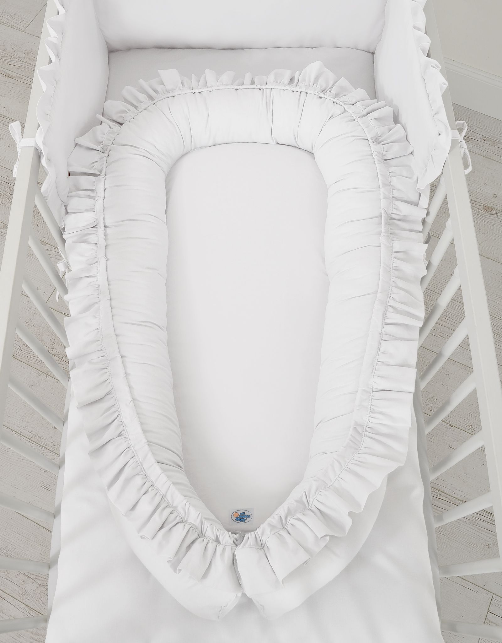 Premium Babynest Cocoon med volanger, Vit