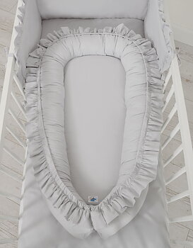 Premium Babynest Cocoon med volanger, Grå
