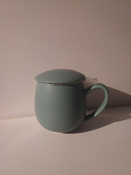 Keramikmugg med utagbar tesil, grön, 12x7cm