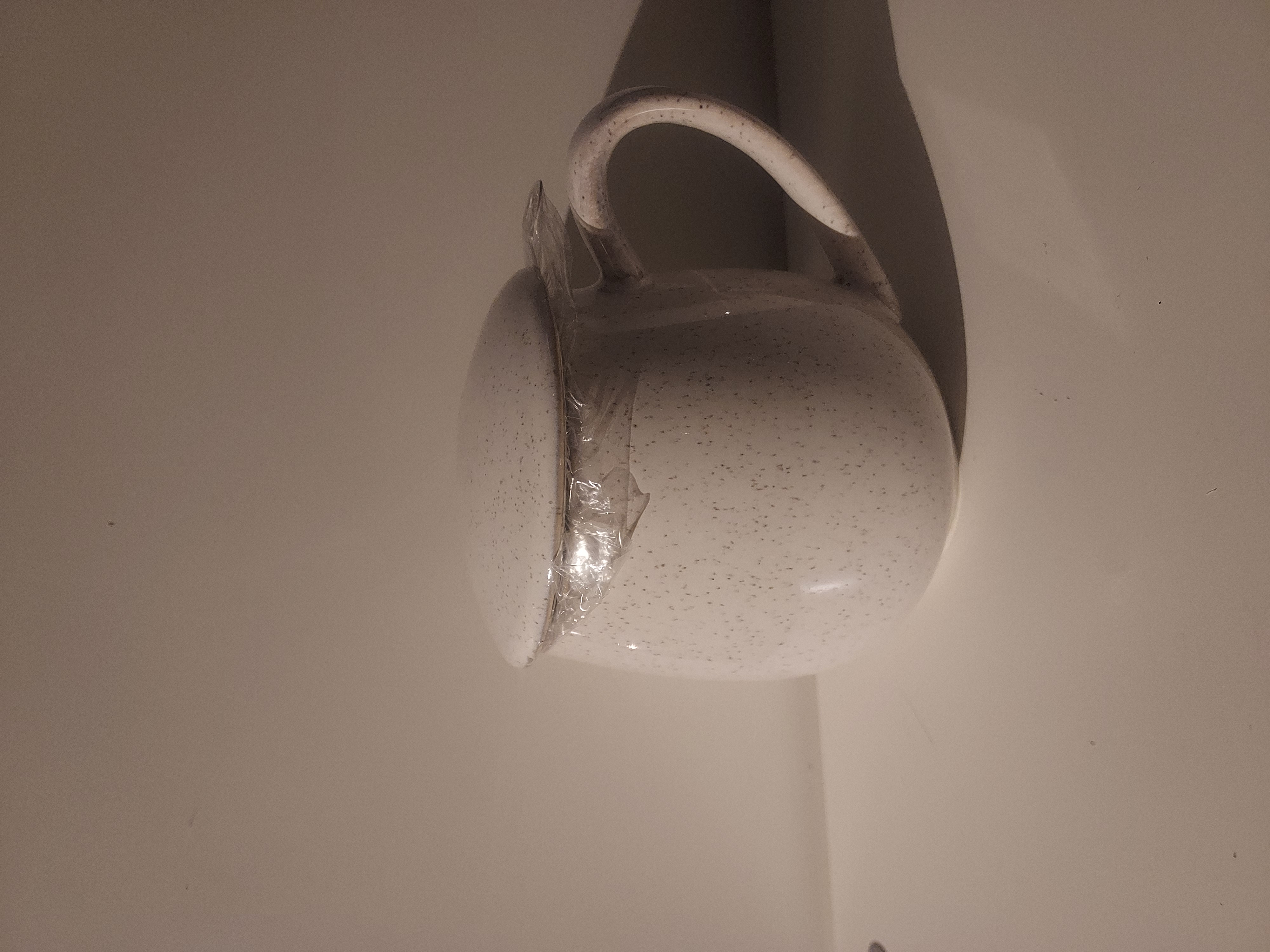 Keramikmugg vit med små prickar med utagbar tesil 12x7 cm