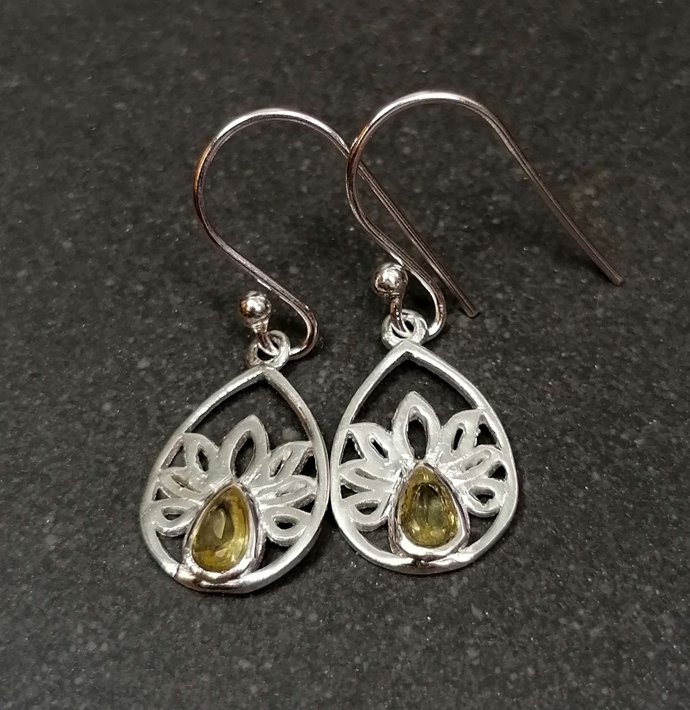 Örhängen i Silver - Droppformad Lotus med Sten - 4