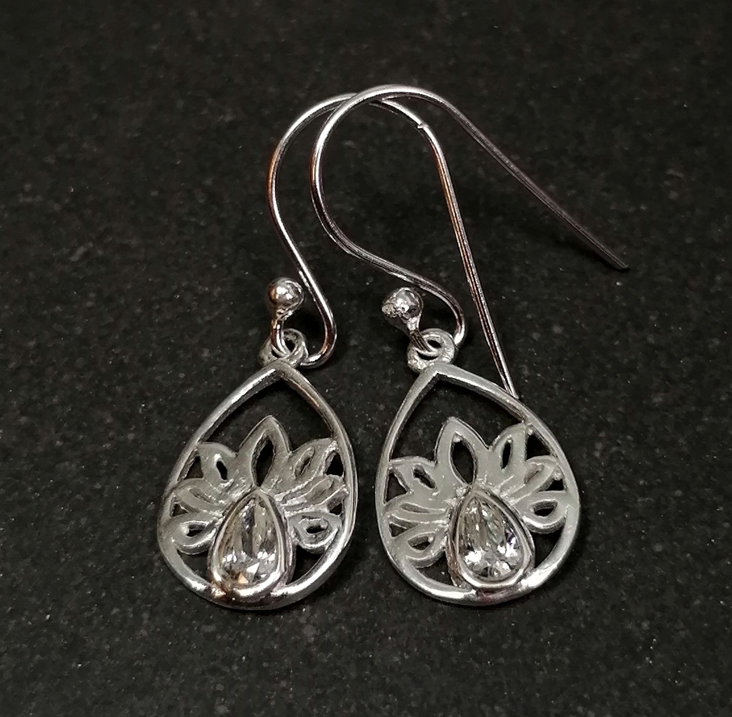 Örhängen i Silver - Droppformad Lotus med Sten - 3