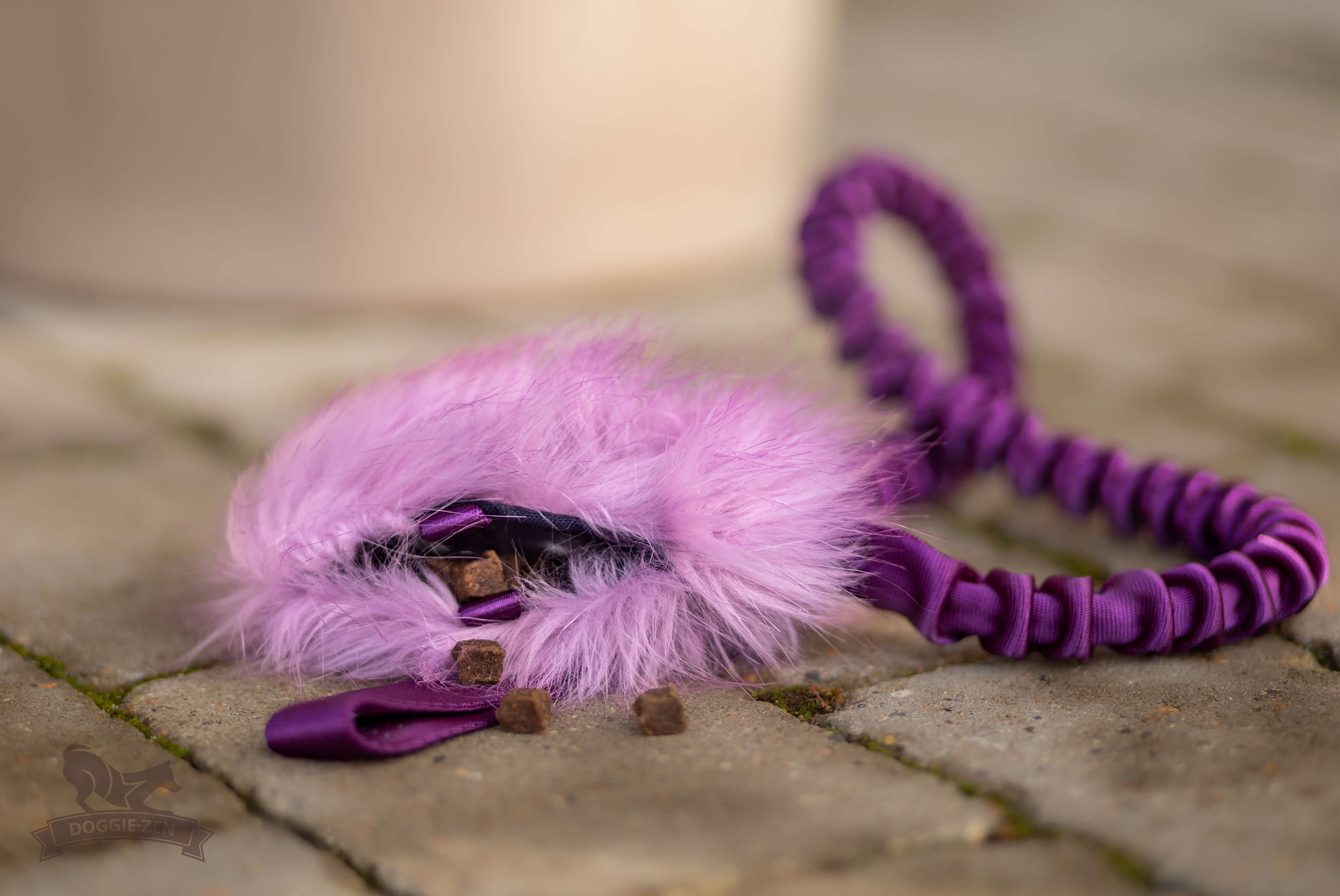 Bungee Crinkle-n-Treat Chaser Tug Fake Fur  M - 2