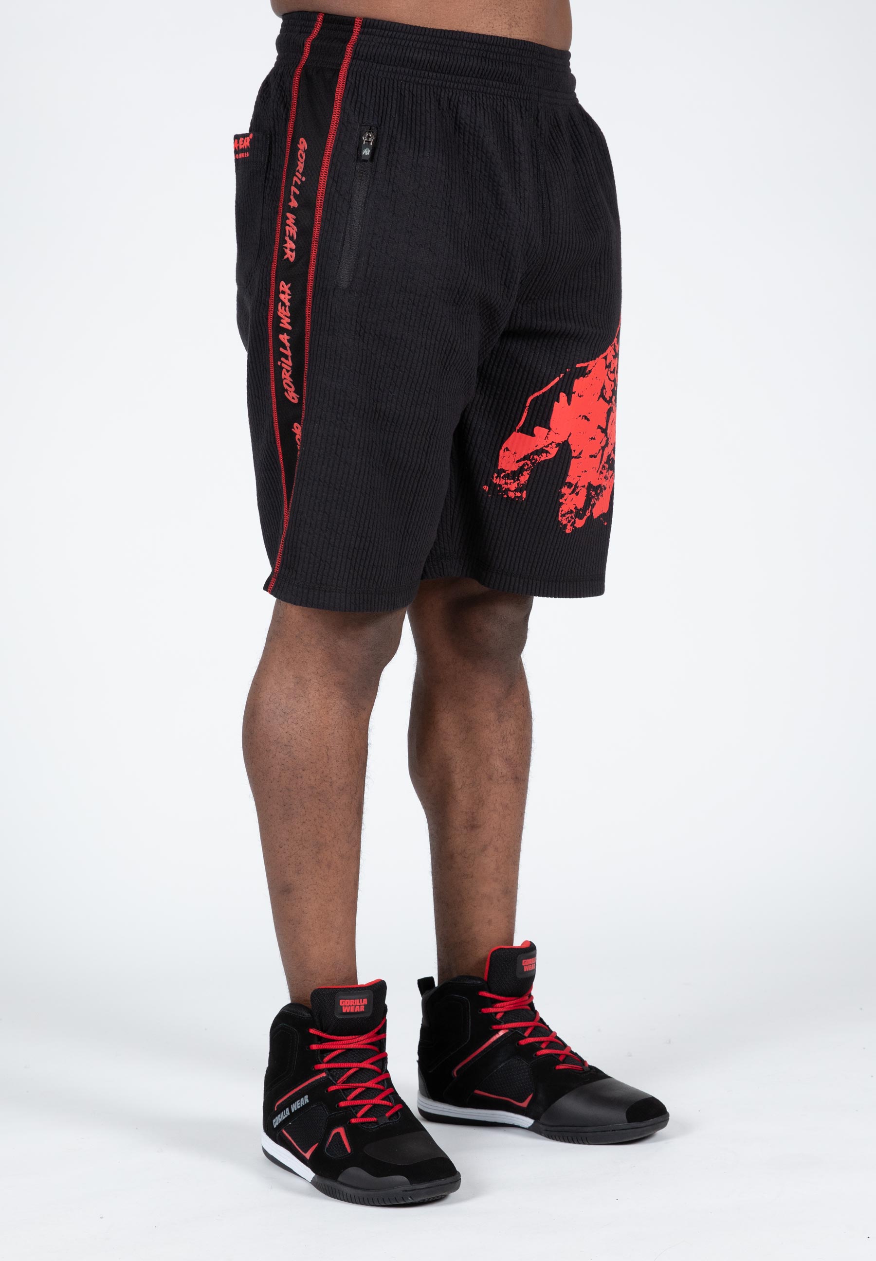 Buffalo Old School Workout Shorts, black/red