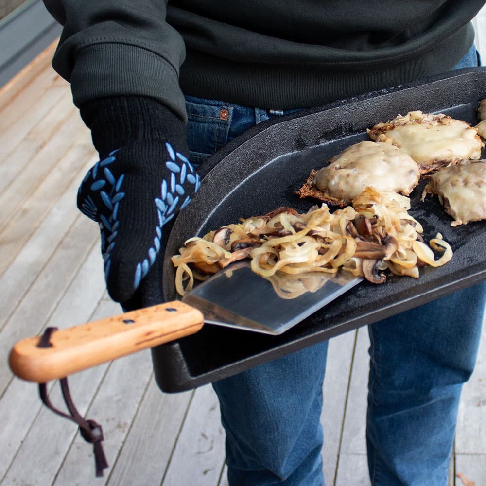 Varmebestandig grillhandske Pro til sikker håndtering af varme stegeborde.
