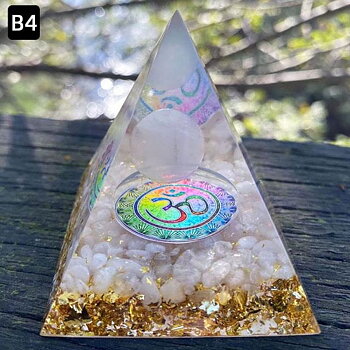 Orgonit Pyramider med Klot  - Metatron eller Aum