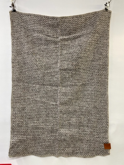 Värmande knäfilt i behändigt format, ekologisk lammull, 93x70 cm