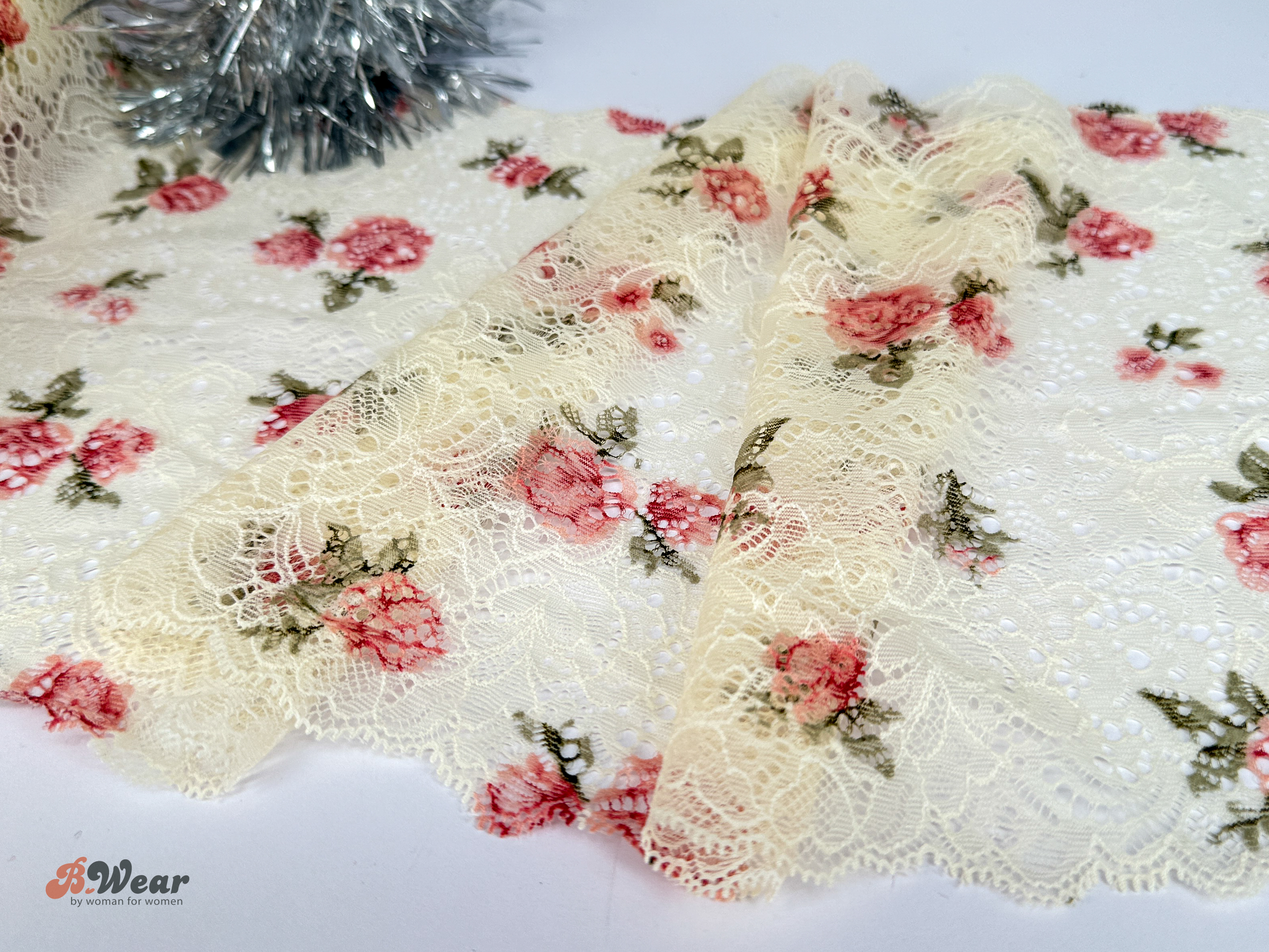Ivory Stretch lace with red roses - 21 cm