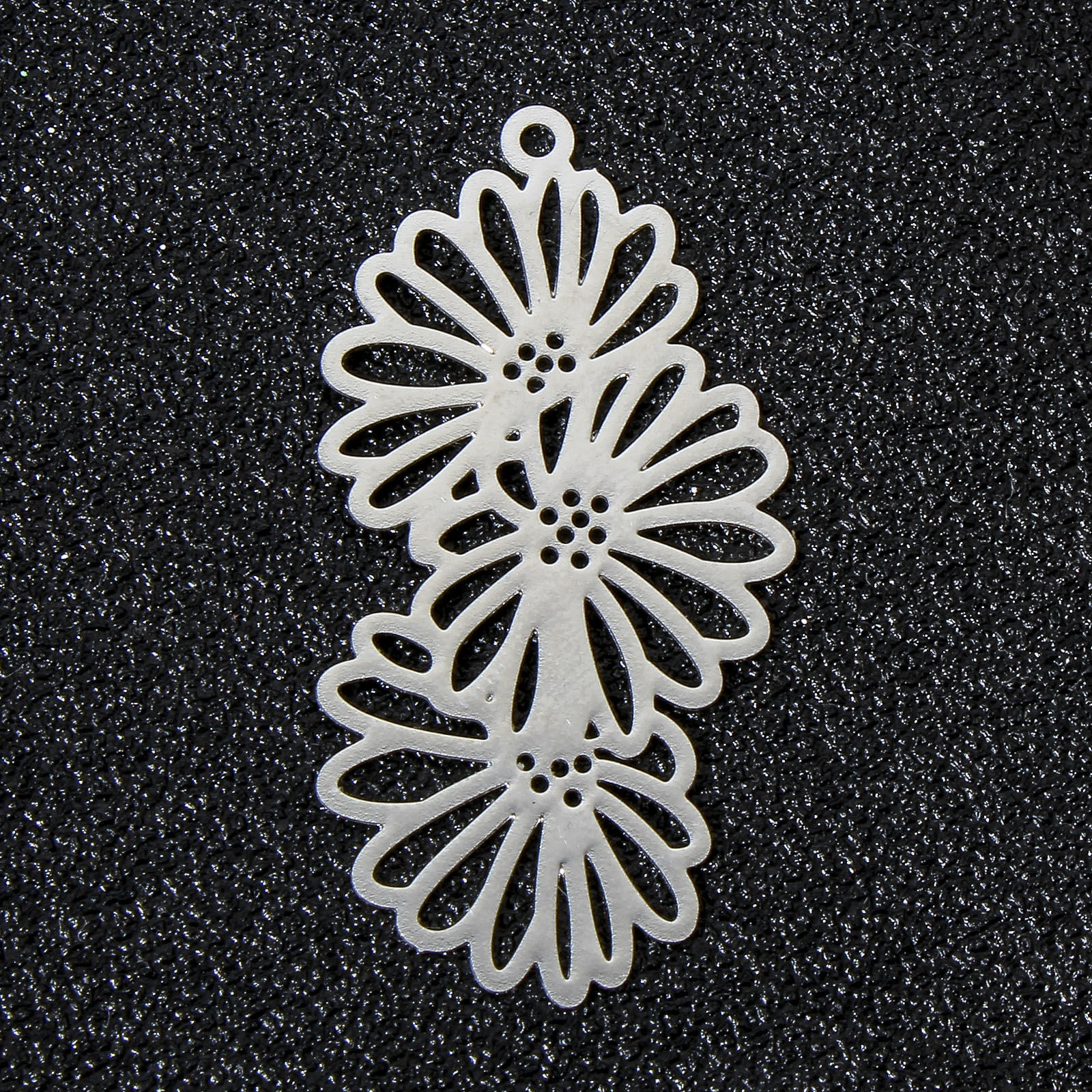 Charm Daisy, Filigree , silver