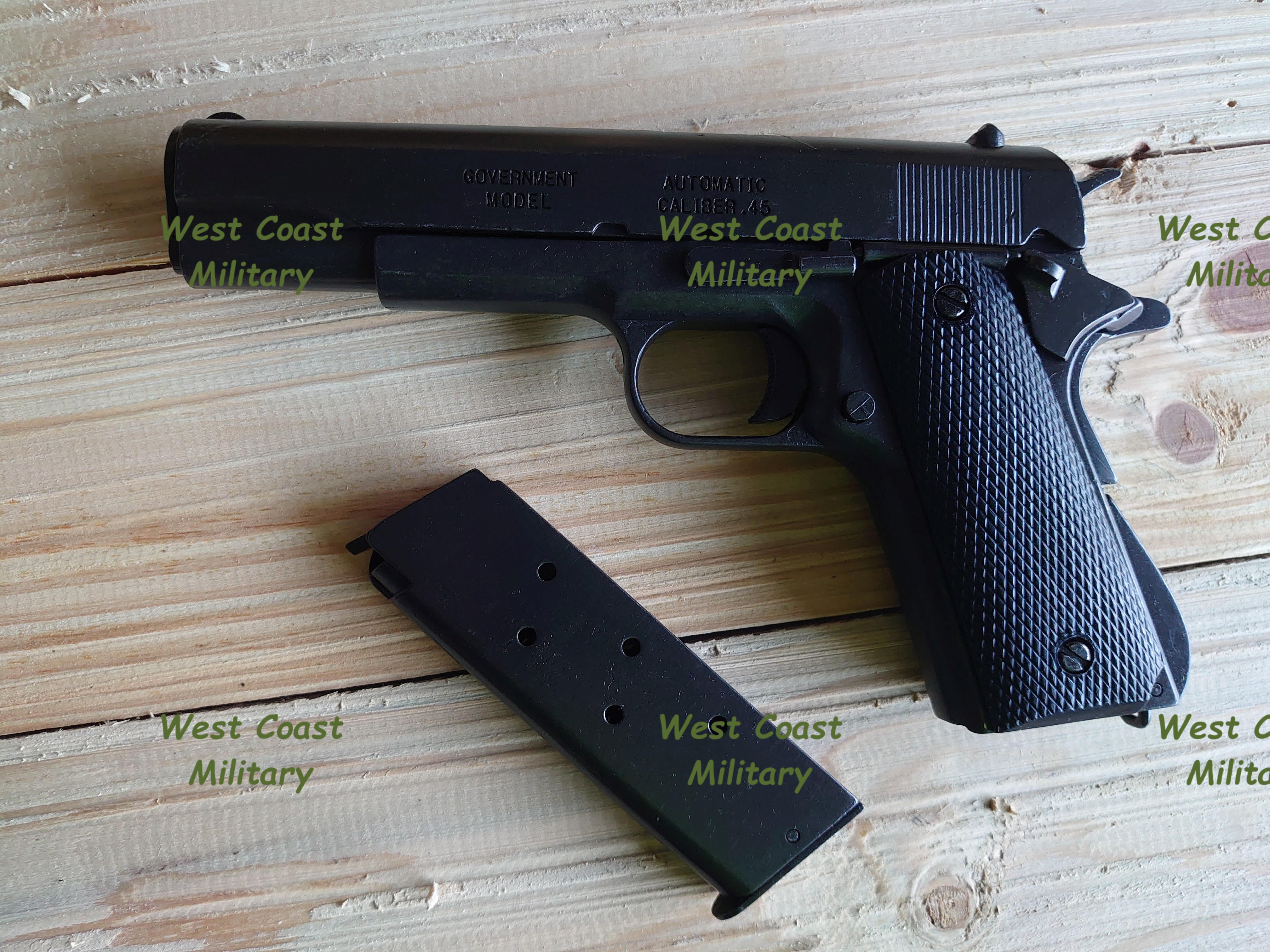 Colt .45, automatic government (Non-firing replica)