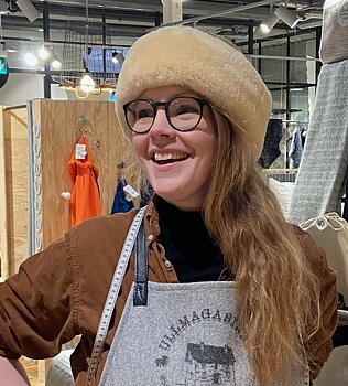 Fårskinnsmössa Harka från Shepherd i tre nyanser