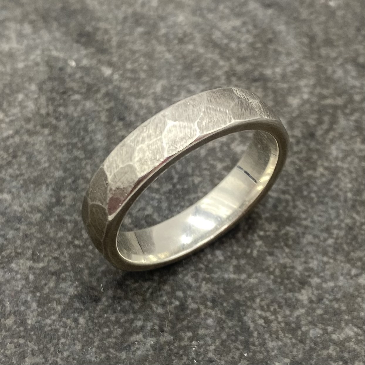 Ring RawNShine handgjord yta silver 