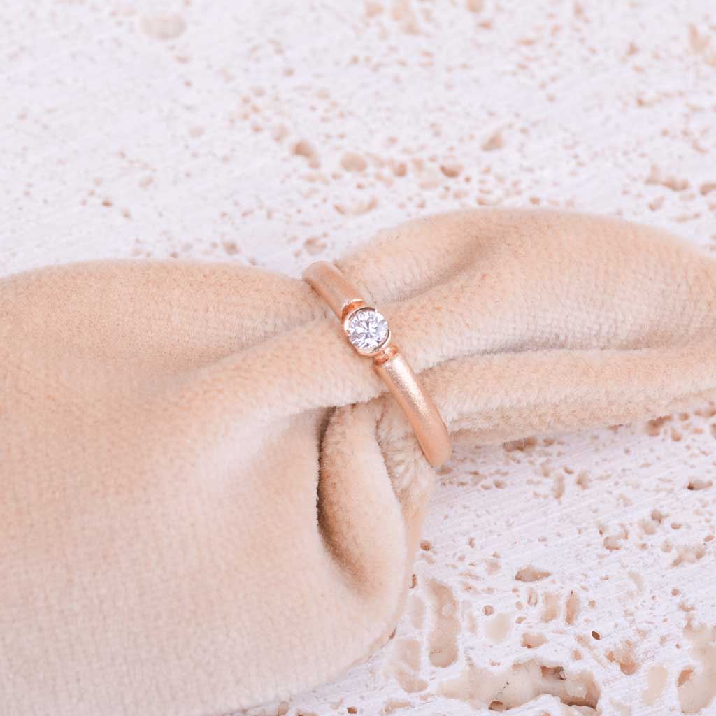 Gold ring 18k matte gold with diamond, Vintage